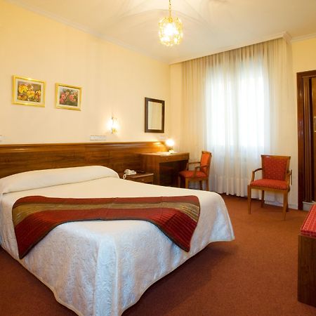 Hotel Castilla Gijon Ngoại thất bức ảnh