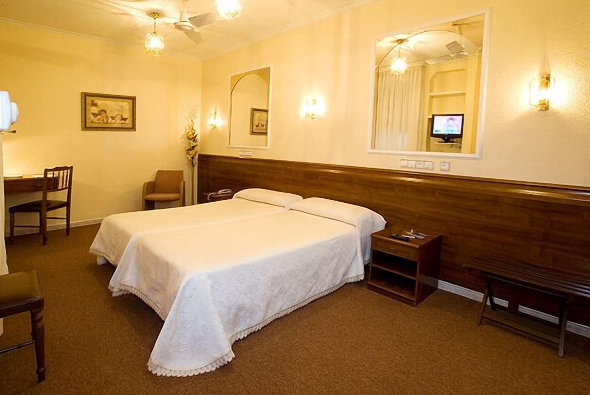 Hotel Castilla Gijon Ngoại thất bức ảnh